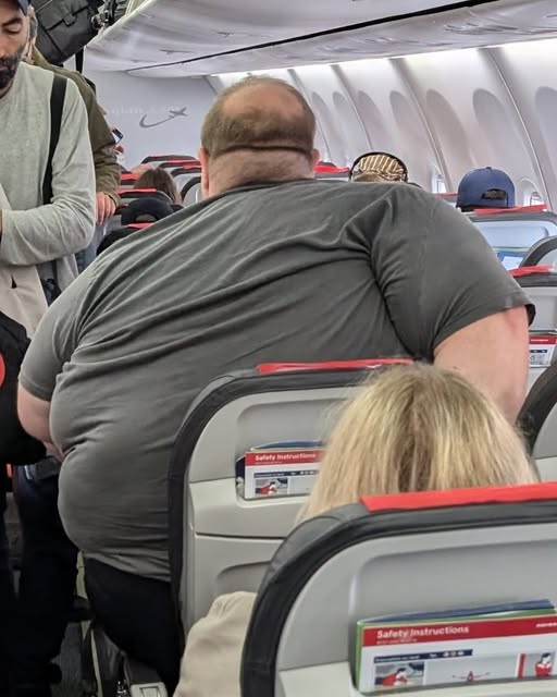 Photo of passenger on flight goes viral, has everyone saying the same thing