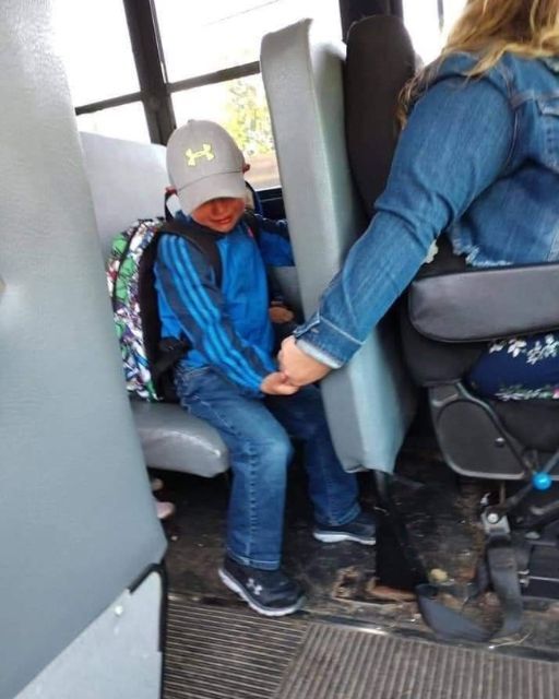 HE CRIED ON THE BUS EVERY DAY—UNTIL SHE DID WHAT NO ONE ELSE WOULD