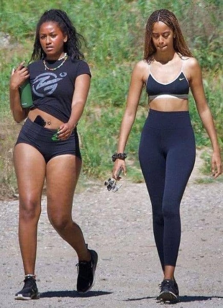 Malia and Sasha Obama party with rapper Drake