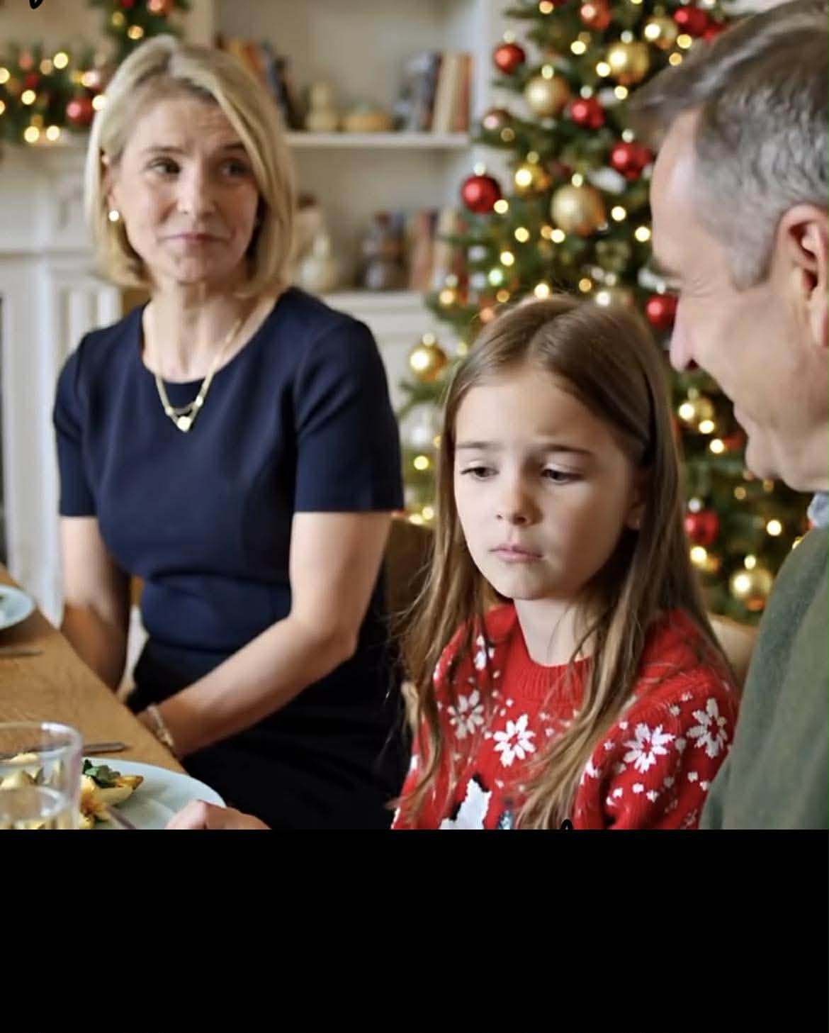 At Christmas dinner, my dad smiled and said, “You paid off the $720,000 mortgage loan… but the house is your older sister’s.” I froze, turned to my