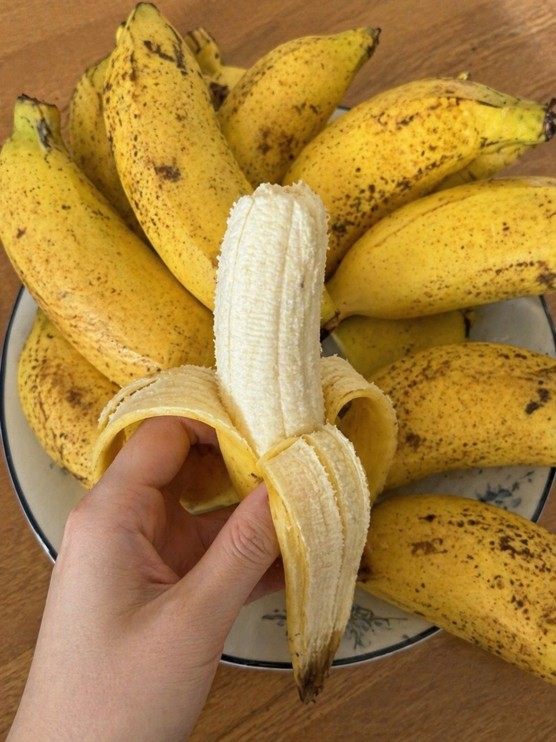 Should You Eat a Banana Every Day After 50? A Balanced Look at Nutrition, Benefits, and Smart Choices!