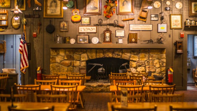 Cracker Barrel Rolls Out Strict New Dining Rule After CEO’s Departure!