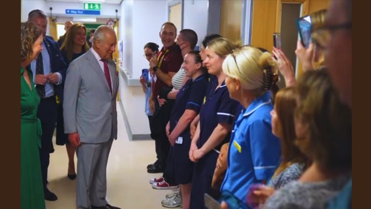 King Charles Takes Unexpected Step During Cancer Center Visit While Undergoing Treatment!