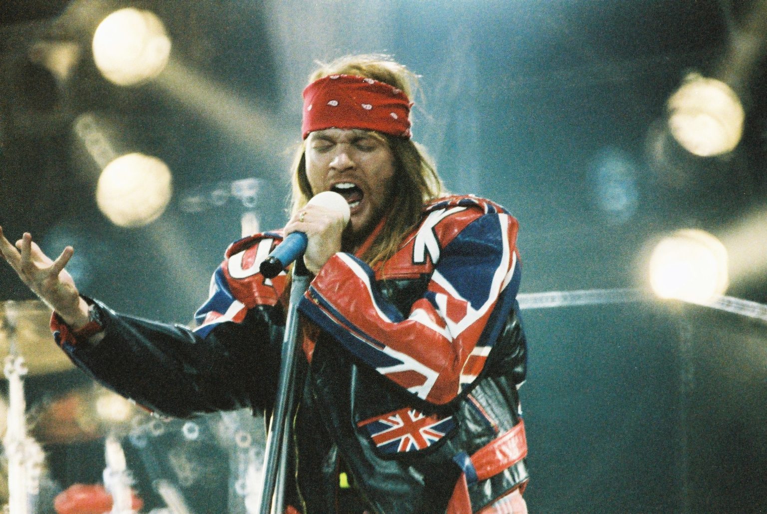 From childhood trauma to rock legend: How pain fueled a superstar’s rise!