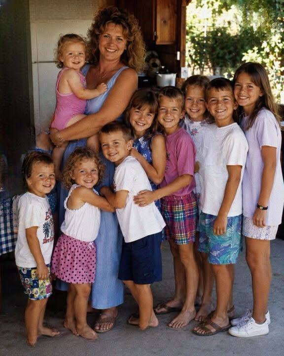 I Raised My Fiancé’s 10 Children After He Vanished Before Our Wedding—30 Years Later, His Lawyer Knocked with a Letter He’d Saved Just for Me.