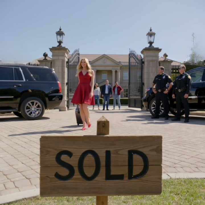 My Parents Forced Me to Sell Grandma’s $750K House to My Sister for $250K