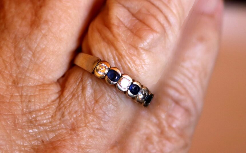 My Aunt Took Grandma’s Diamond Ring on Her Deathbed—Two Days After the Funeral, a Package Arrived…