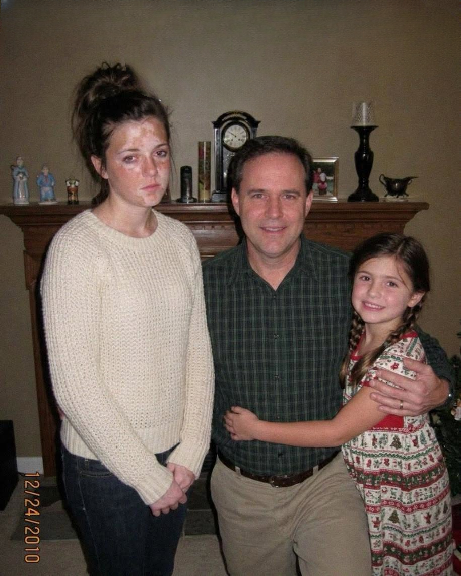Dad Favored My Sister—20 Years Later, He Came With a Box and Revealed Why