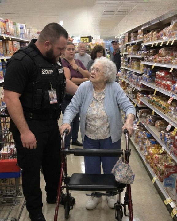 Security Guard Accuses 85-Year-Old Woman of Shoplifting — Then Breaks Down in Tears