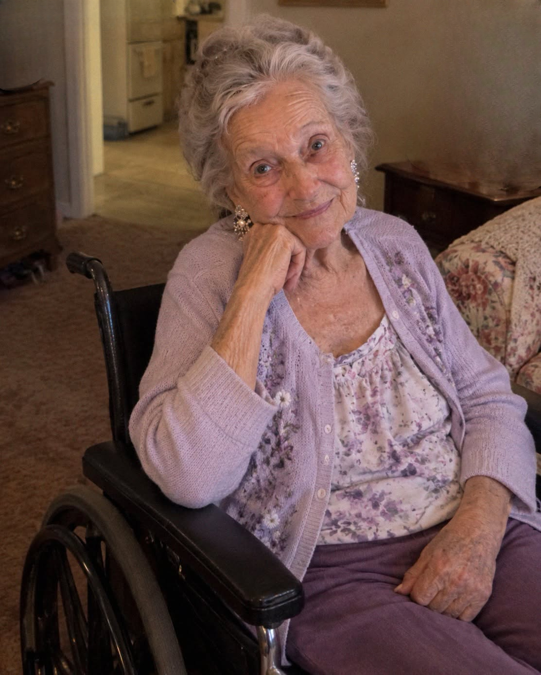 A 76-Year-Old Widow Told Her Three Children She Had Lost Her Home—Only One Took Her In, but His Reaction to Her Surprise Changed Everything